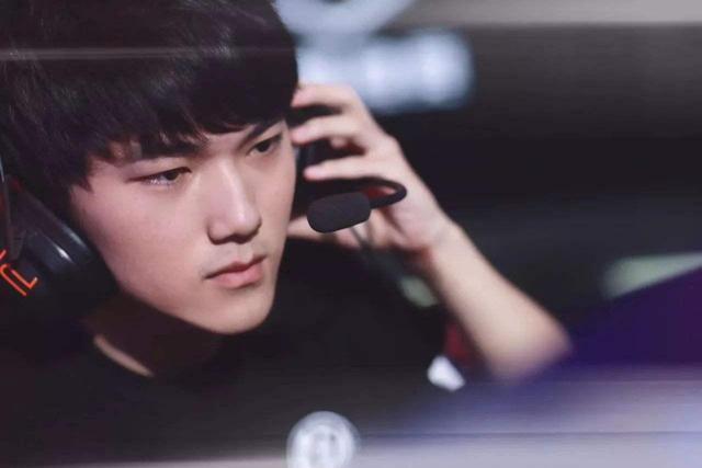 FaZe以2：0战胜NAVI，晋级2025年BLAST Open Fall lan 阶段